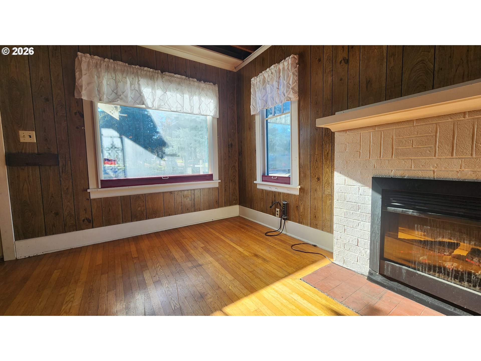 2605 Northeast Jarrett Street Portland, OR 97211 - Photo 13 of 23 a open living room with a fireplace and window