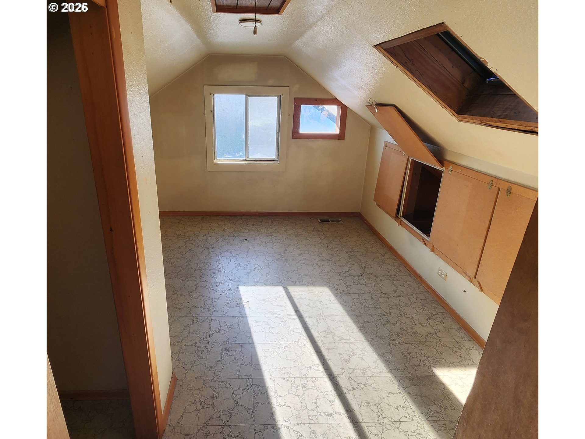 2605 Northeast Jarrett Street Portland, OR 97211 - Photo 15 of 23 a view of entryway and hall with wooden floor