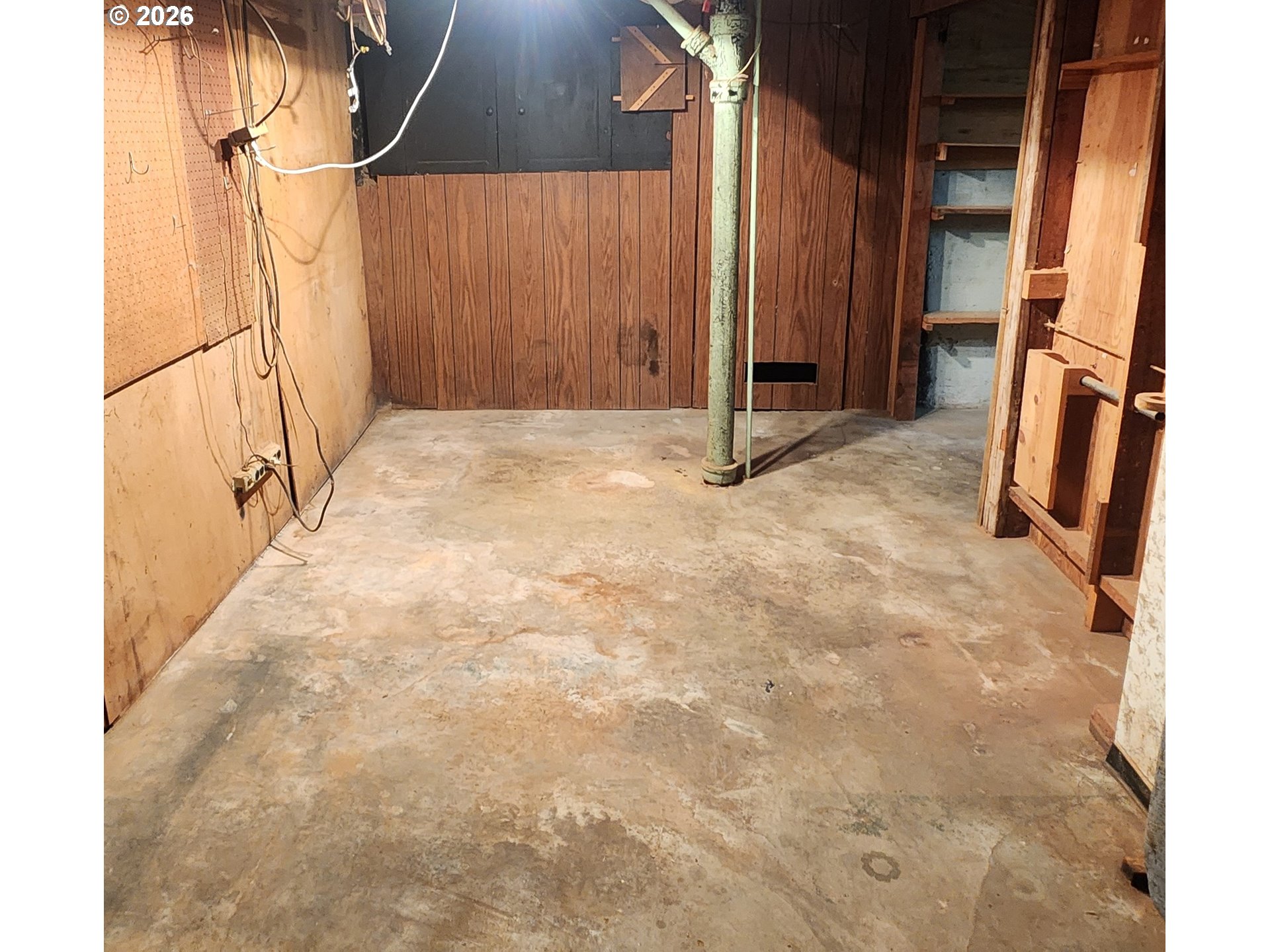 2605 Northeast Jarrett Street Portland, OR 97211 - Photo 21 of 23 a view of entryway with a white door