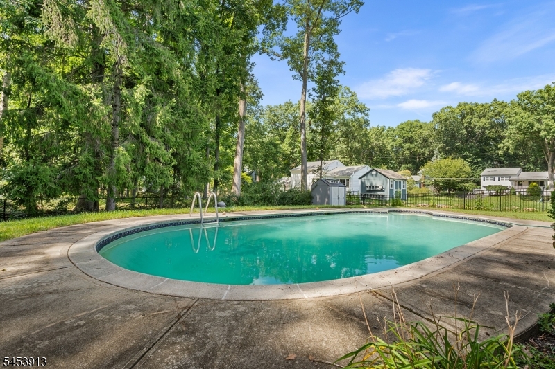 47 Ferncliff Road Morris Plains, NJ 07950 - Photo 27 of 33 Gallery Image 27