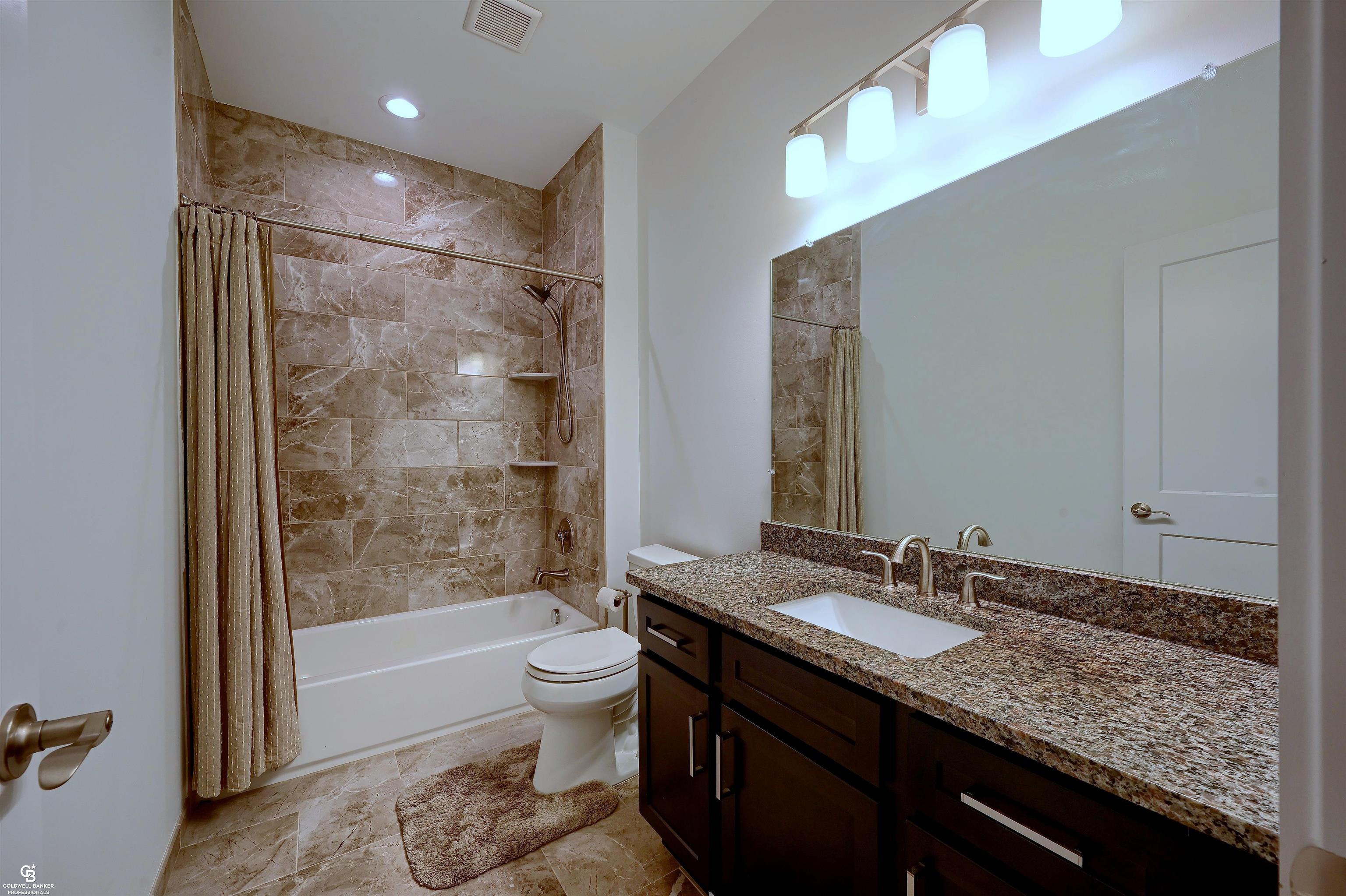 1021 Crestwyk Lane Rochester, MI 48307 - Photo 20 of 44 Main Bathroom