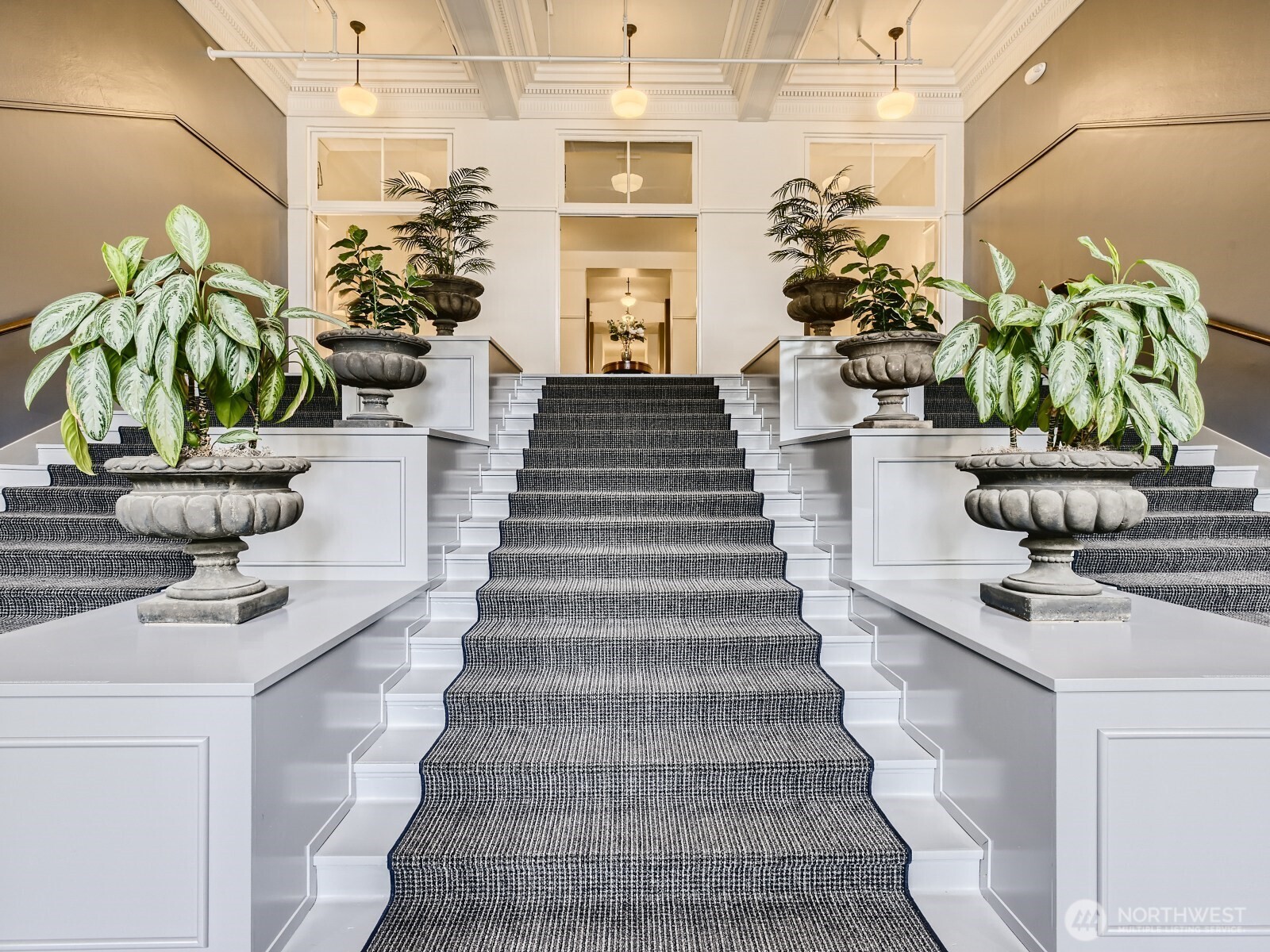 201 Galer Street, Unit 163 Seattle, WA 98109 - Photo 25 of 26 a view of entryway with flower pots