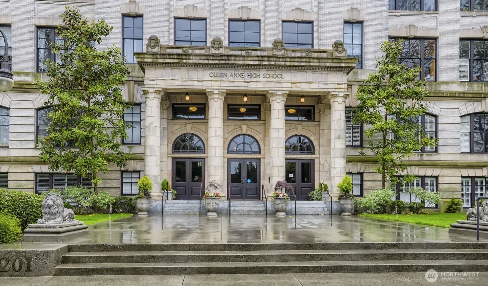 201 Galer Street, Unit 163 Seattle, WA 98109 - Photo 26 of 26 a view of a building with a garden view