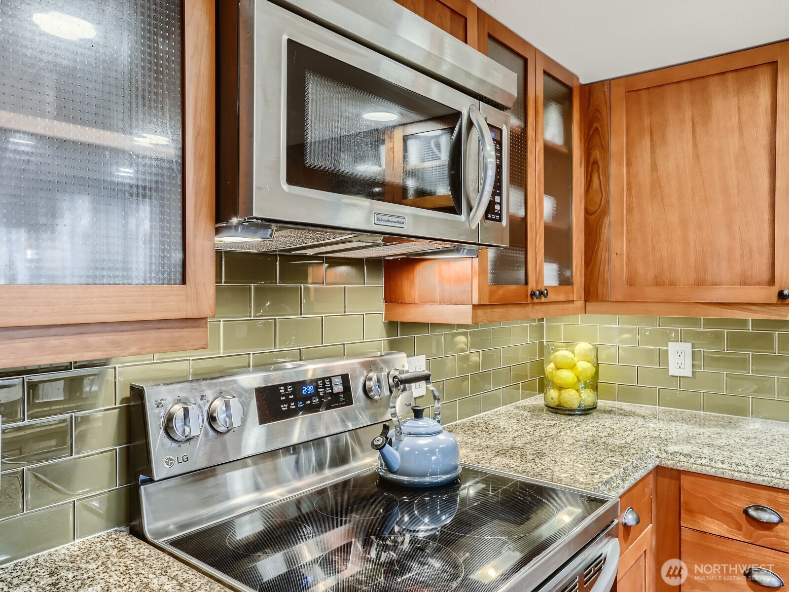 201 Galer Street, Unit 163 Seattle, WA 98109 - Photo 5 of 26 a kitchen with a stove and a microwave