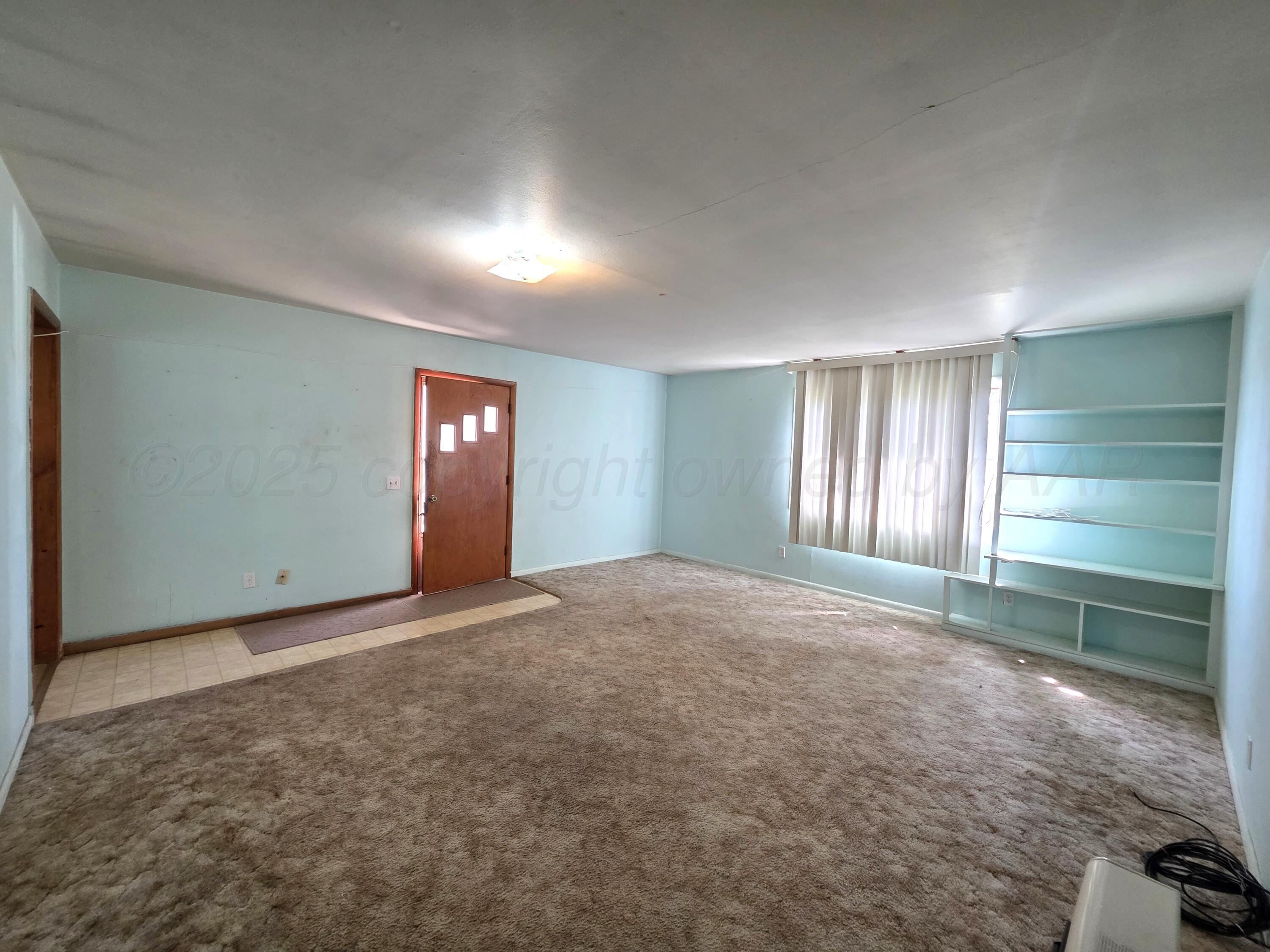 409 Heasley Street McLean, TX 79057 - Photo 4 of 19 Living Room