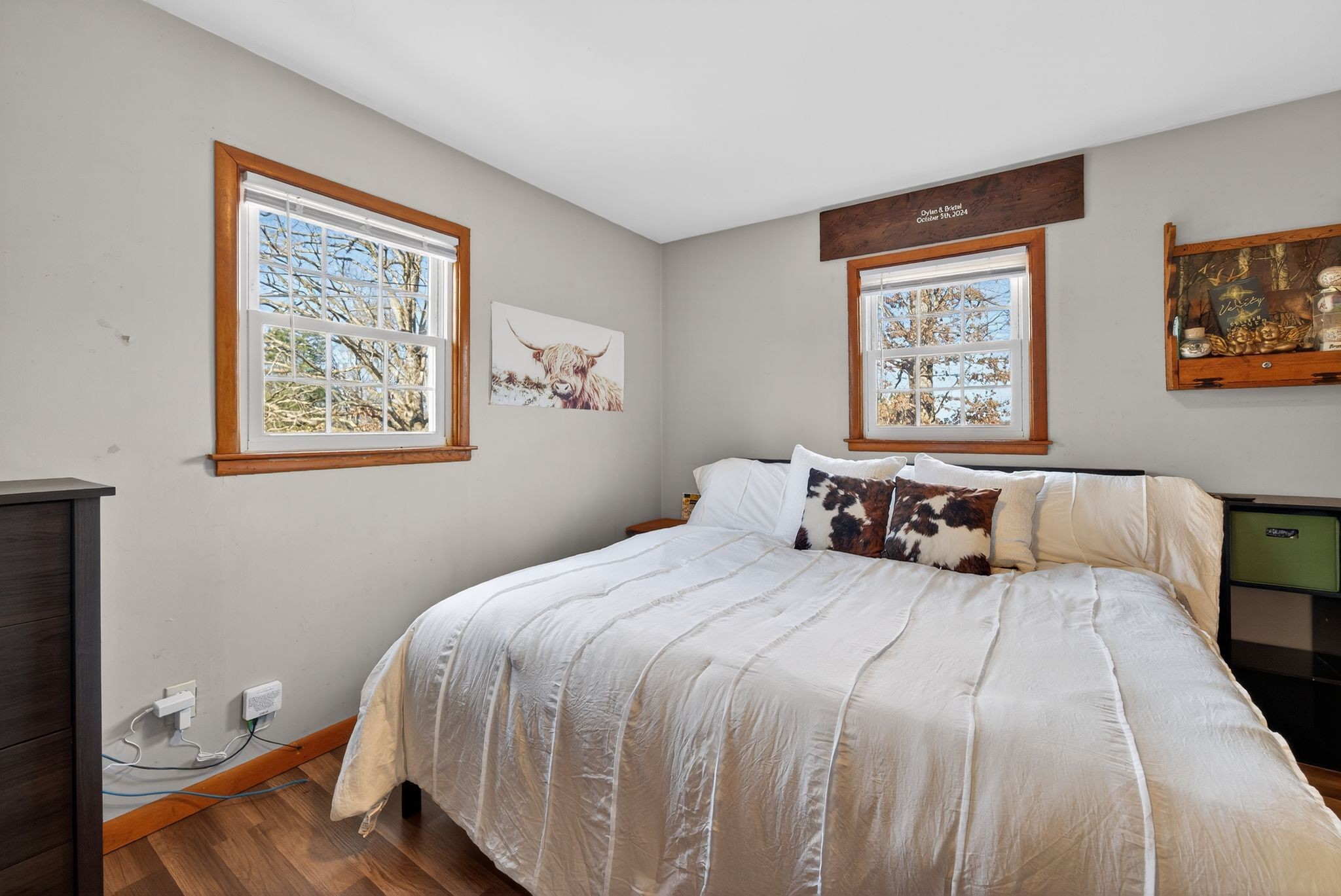 2191 Highway 100 Centerville, TN 37033 - Photo 6 of 11 a bedroom with a bed and a painting on the wall