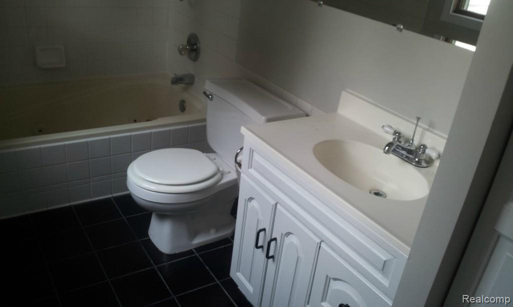 22030 Stephens Road St. Clair Shores, MI 48080 - Photo 19 of 36 2014-08-26 15.05