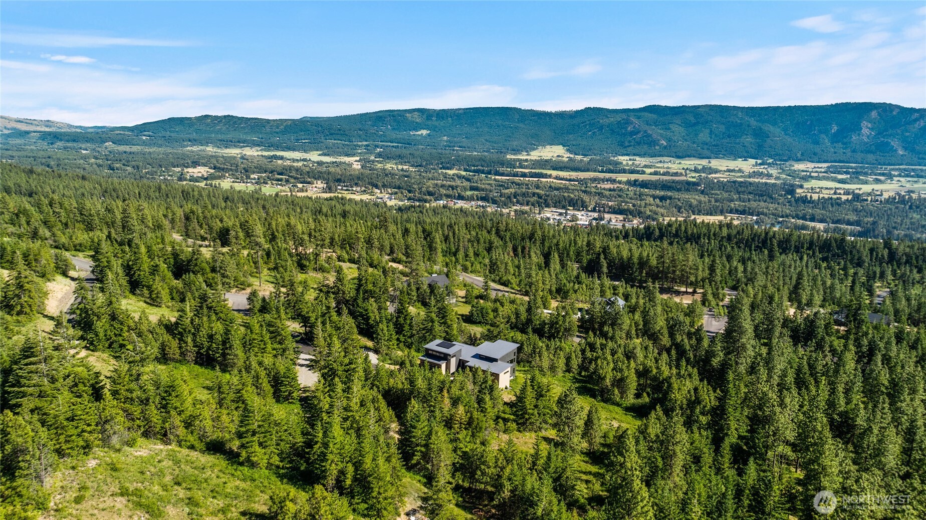 29 Frst Rdg Drive Cle Elum, WA 98922 - Photo 16 of 26 a view of city and mountain