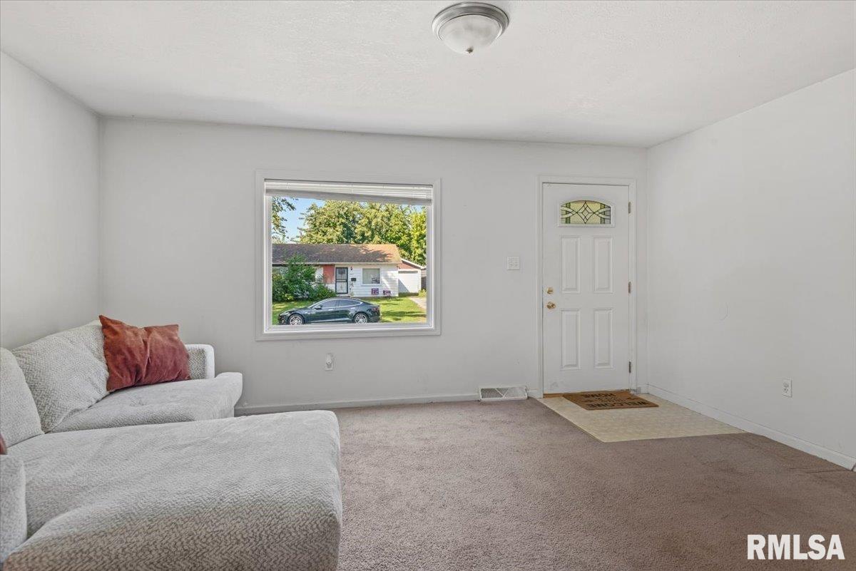16 Salem Road Springfield, IL 62702 - Photo 6 of 28 Gallery Image 6