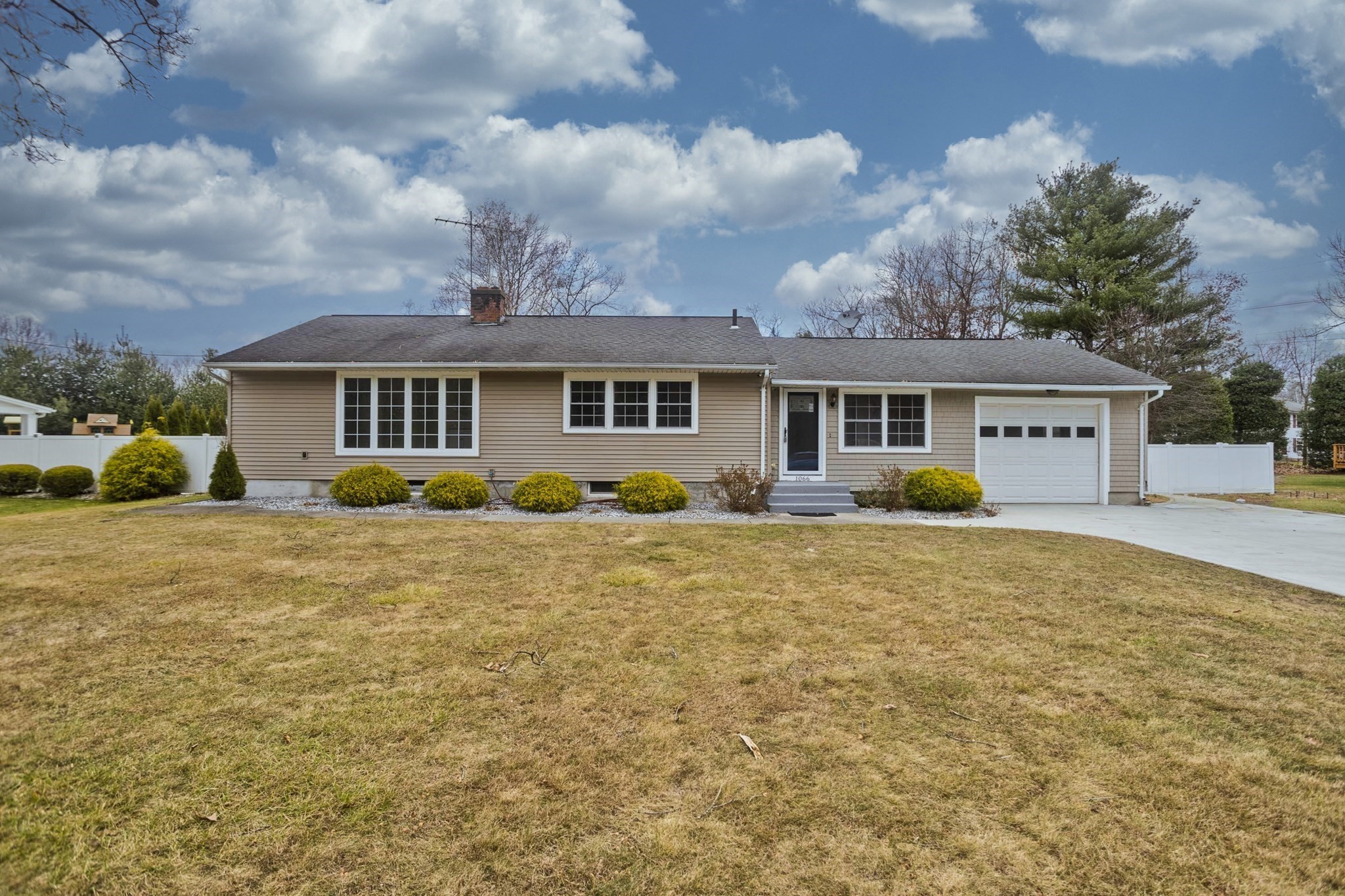 1066 Piper Road West Springfield, MA 01089 - Photo 2 of 39 Gallery Image 2