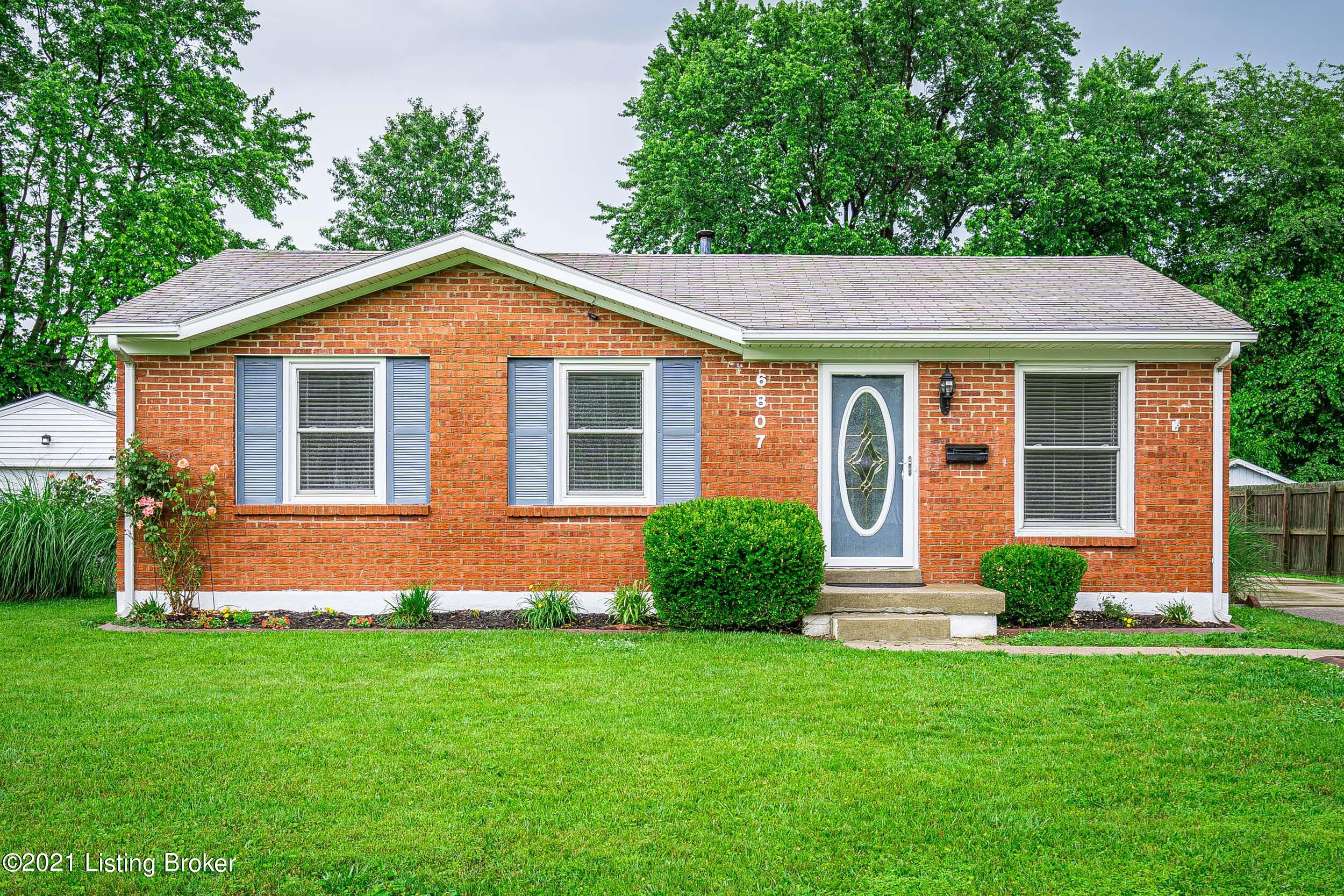 6807 Barbrook Road Louisville, KY 40258 - Photo 1 of 44 6807 Darbrook Rd
