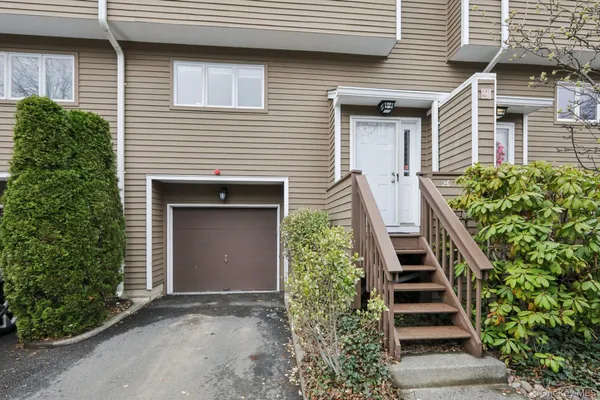 $574,900 | 26 Village Green, Unit 26, Bardonia, NY 10954