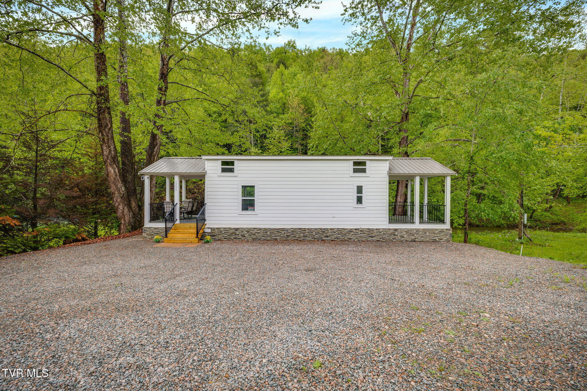 1226 Doe Creek Road, Unit 13 Butler, TN 37640 - Photo 5 of 40 001
