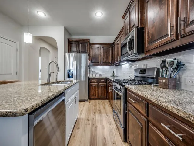 $425,000 | 200 Oakmont Drive, Argyle, TX 76226