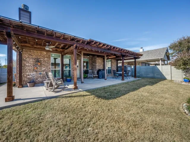 $425,000 | 200 Oakmont Drive, Argyle, TX 76226