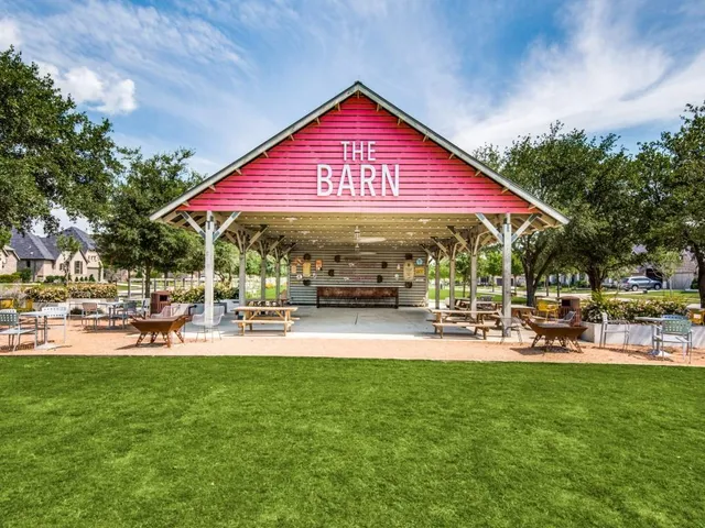 $425,000 | 200 Oakmont Drive, Argyle, TX 76226