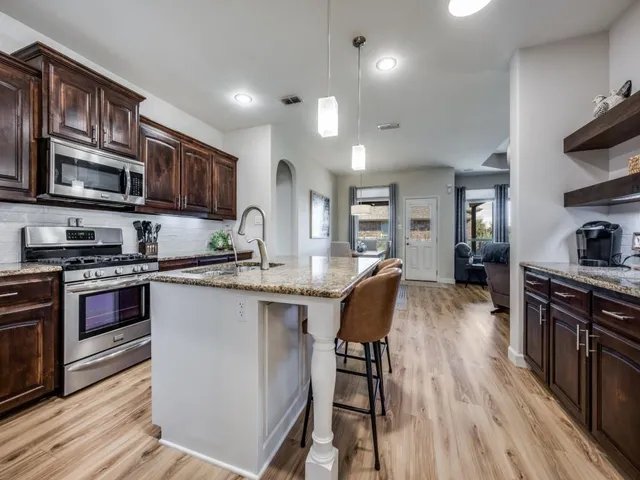 $425,000 | 200 Oakmont Drive, Argyle, TX 76226