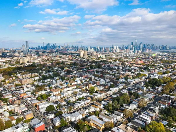 $2,800 | 355 West Side Avenue, Unit 2, Jersey City, NJ 07305