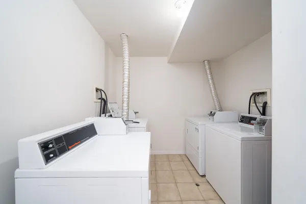 $2,800 | 355 West Side Avenue, Unit 2, Jersey City, NJ 07305