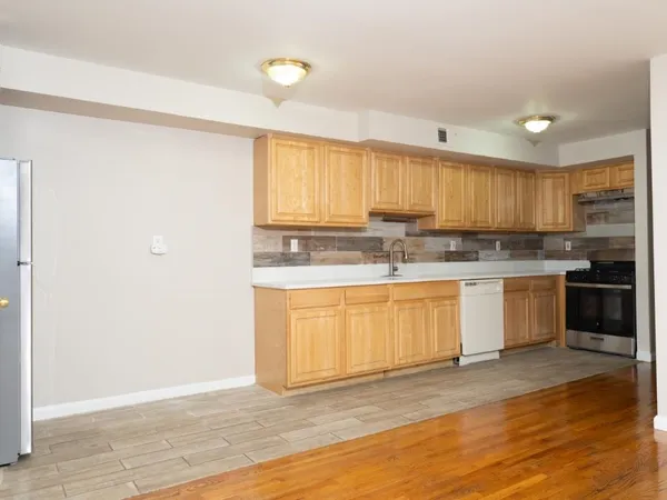 $2,800 | 355 West Side Avenue, Unit 2, Jersey City, NJ 07305