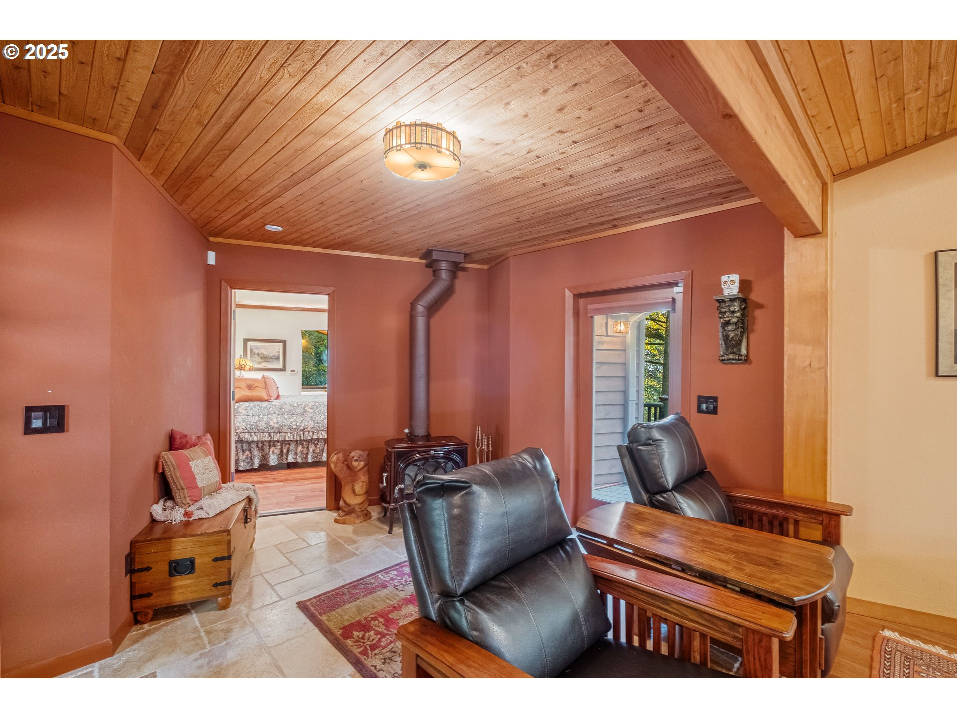 6894 Prospect Ridge Road South Salem, OR 97306 - Photo 14 of 48 a living room with furniture