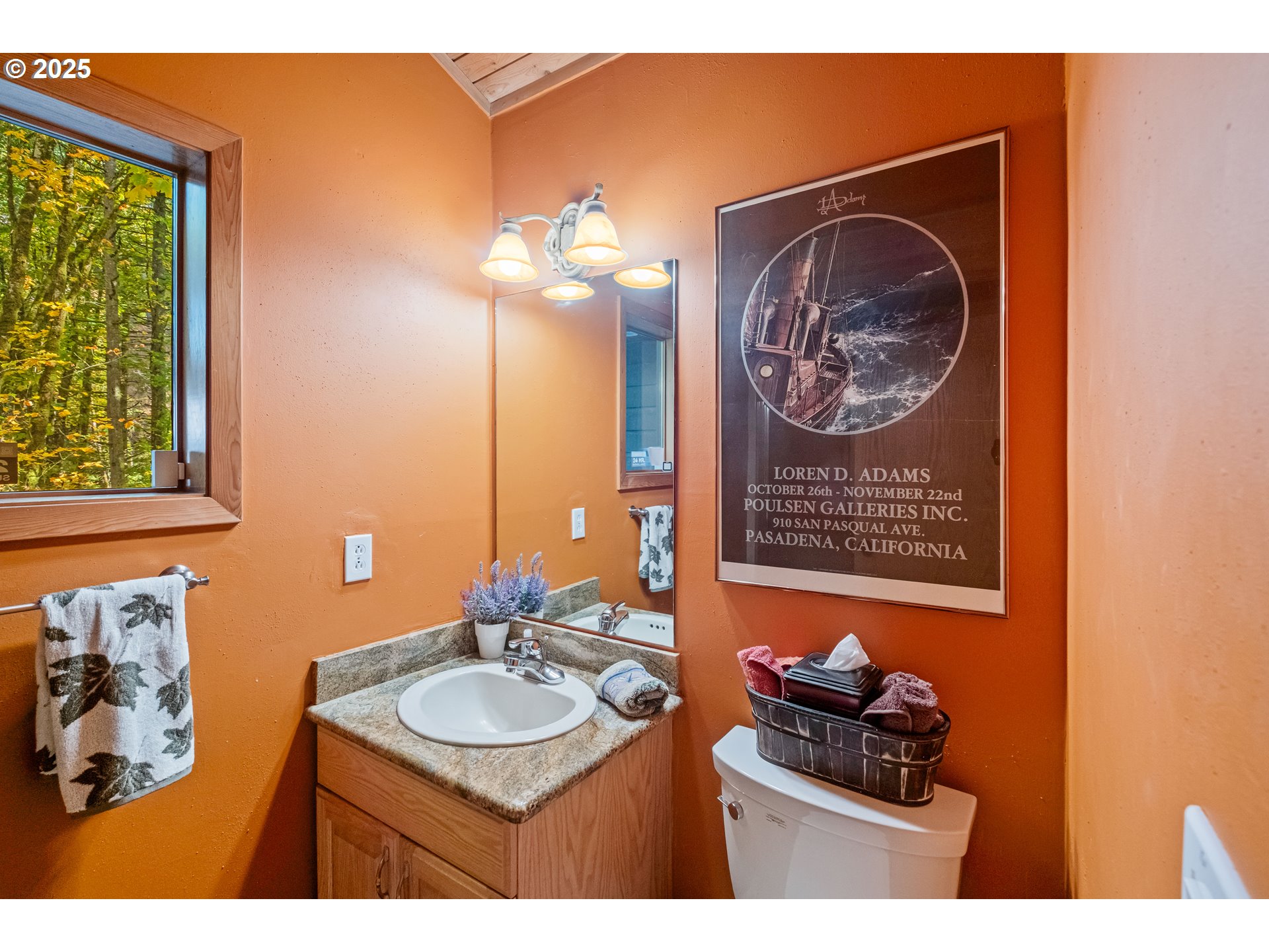 6894 Prospect Ridge Road South Salem, OR 97306 - Photo 25 of 48 a bathroom with a sink and a mirror