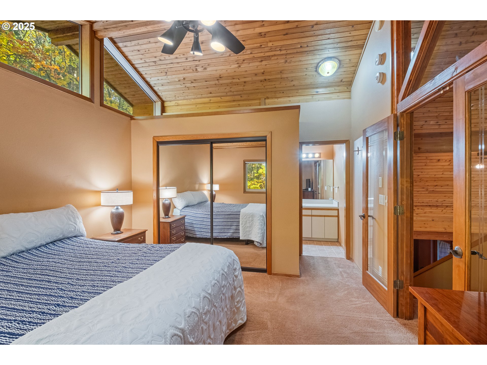 6894 Prospect Ridge Road South Salem, OR 97306 - Photo 30 of 48 a bedroom with a bed and walk in closet