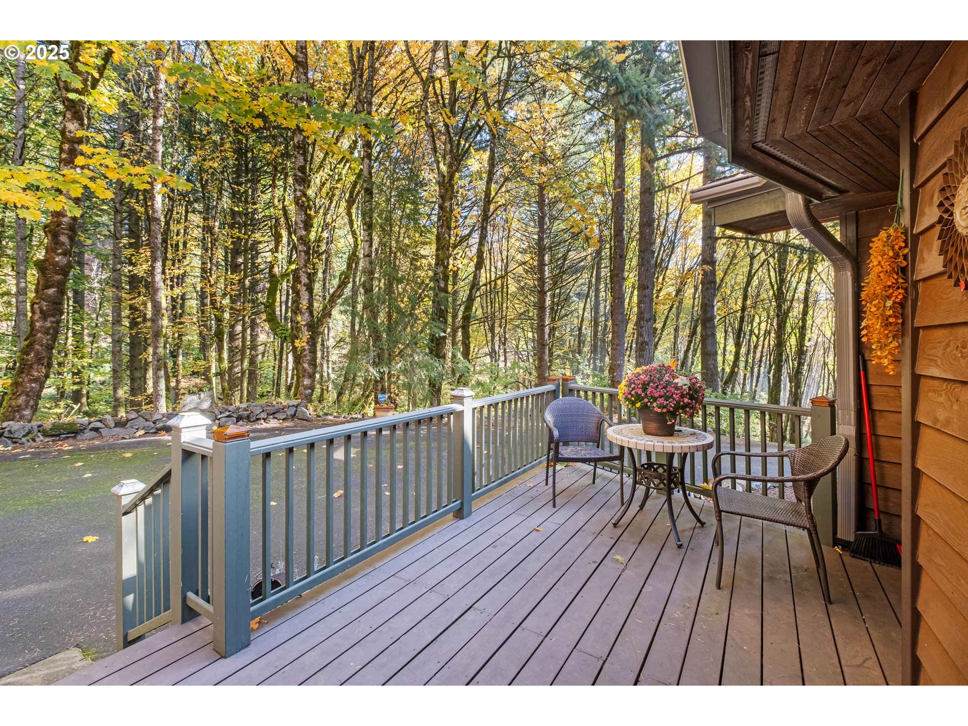 6894 Prospect Ridge Road South Salem, OR 97306 - Photo 3 of 48 a balcony with wooden floor table and chairs