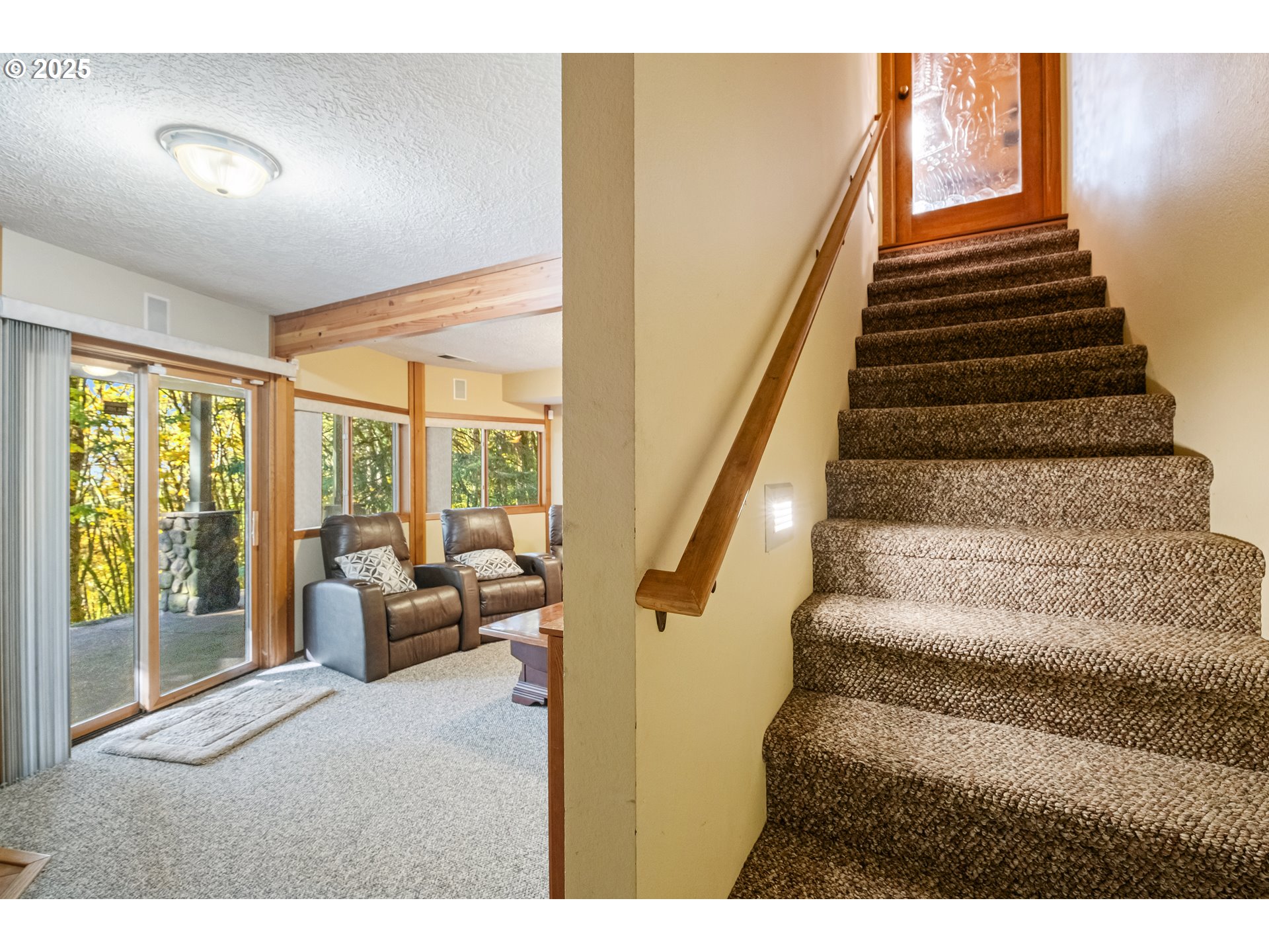 6894 Prospect Ridge Road South Salem, OR 97306 - Photo 33 of 48 a view of entryway and hall with wooden floor