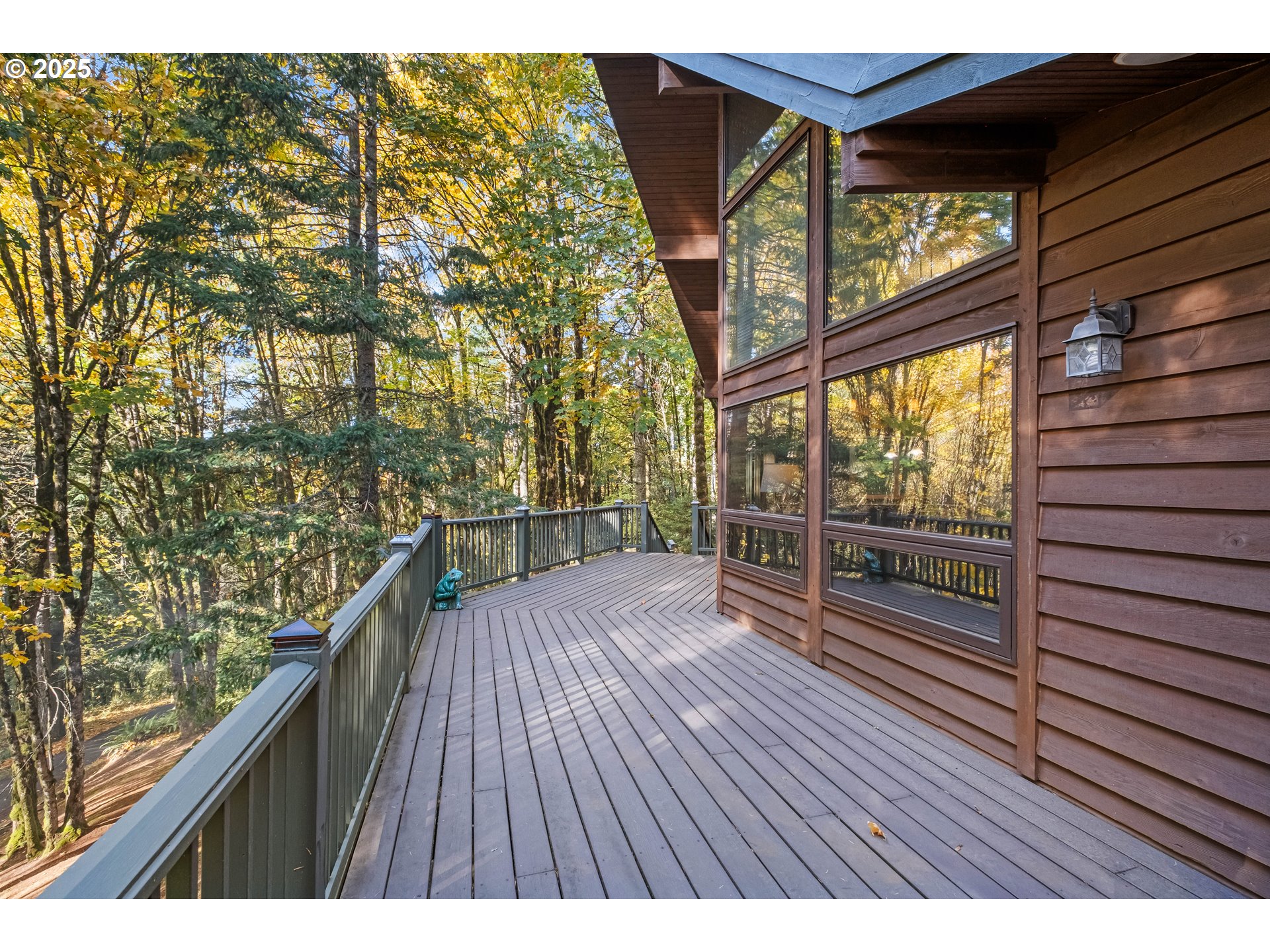 6894 Prospect Ridge Road South Salem, OR 97306 - Photo 6 of 48 a view of balcony with wooden floor