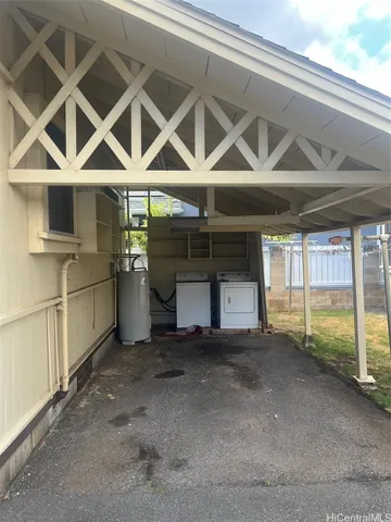 $1,950 | 3452 Hardesty Street, Honolulu, HI 96816