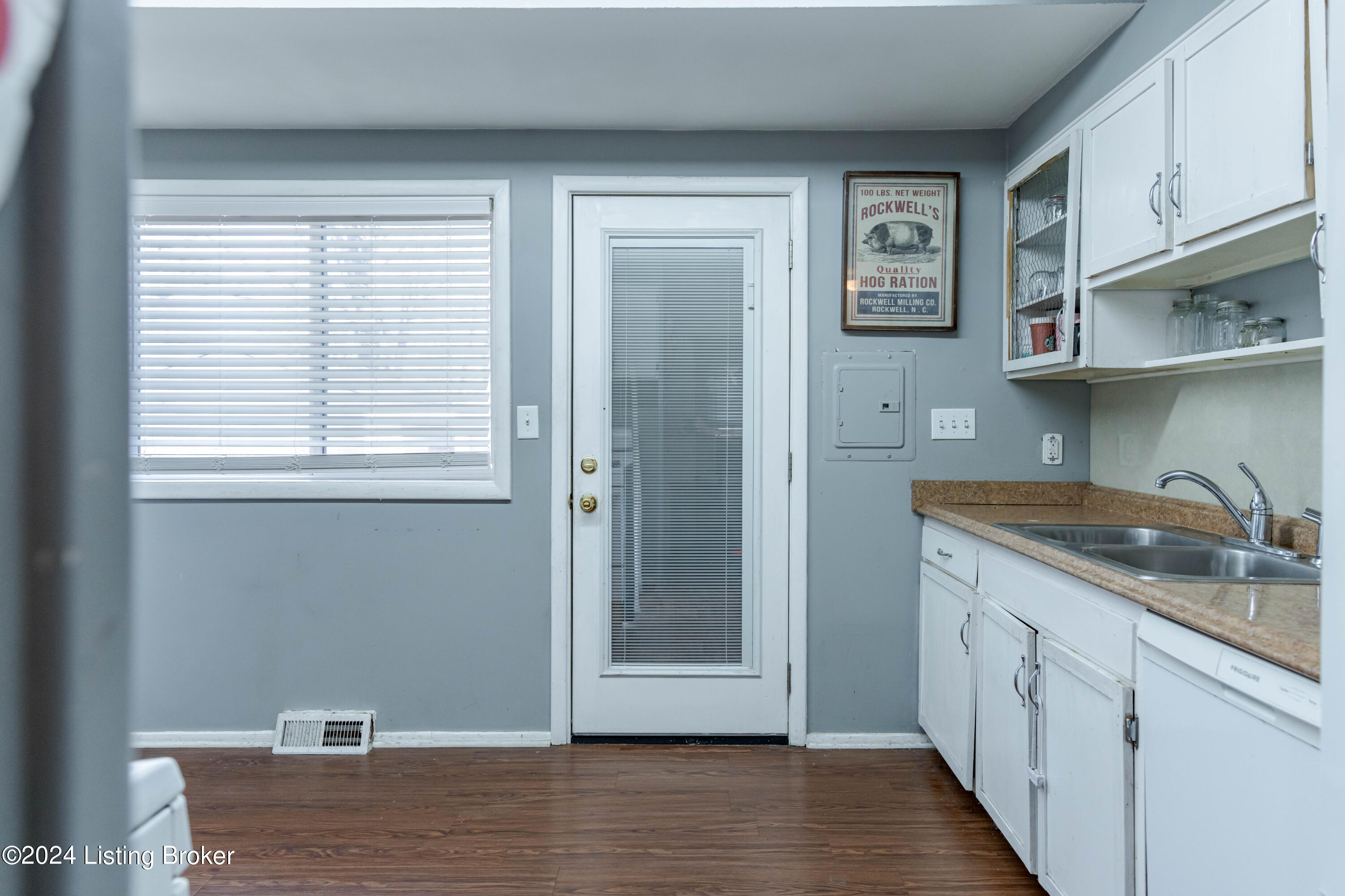1906 Heaton Road Louisville, KY 40216 - Photo 11 of 32 Kitchen