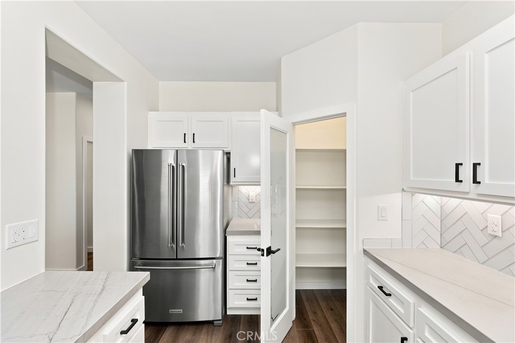 16223 Blue Haven Court Riverside, CA 92503 - Photo 11 of 41 Kitchen