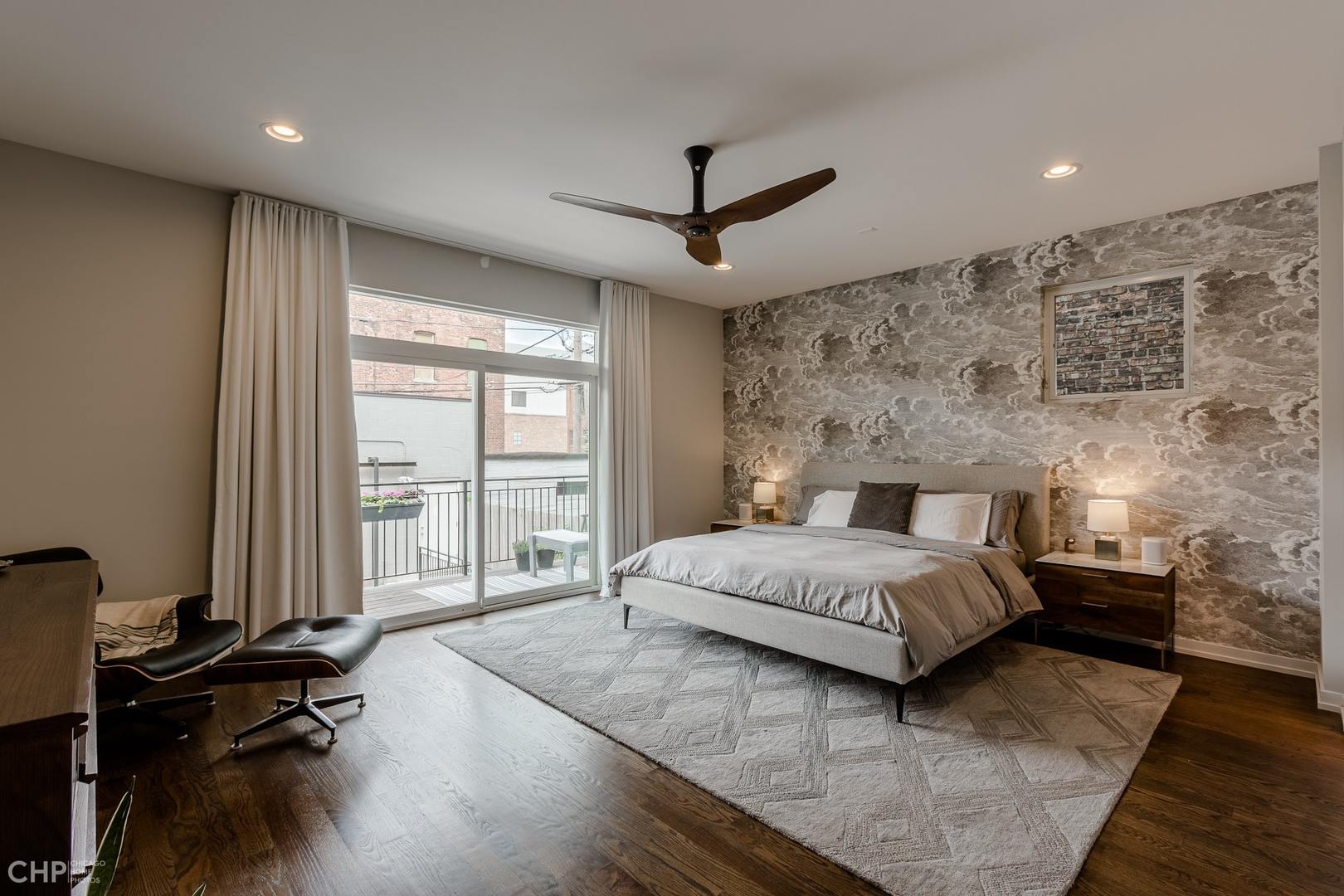 1033 South Racine Avenue, Unit 1S Chicago, IL 60607 - Photo 14 of 32 a spacious bedroom with a bed and a desk