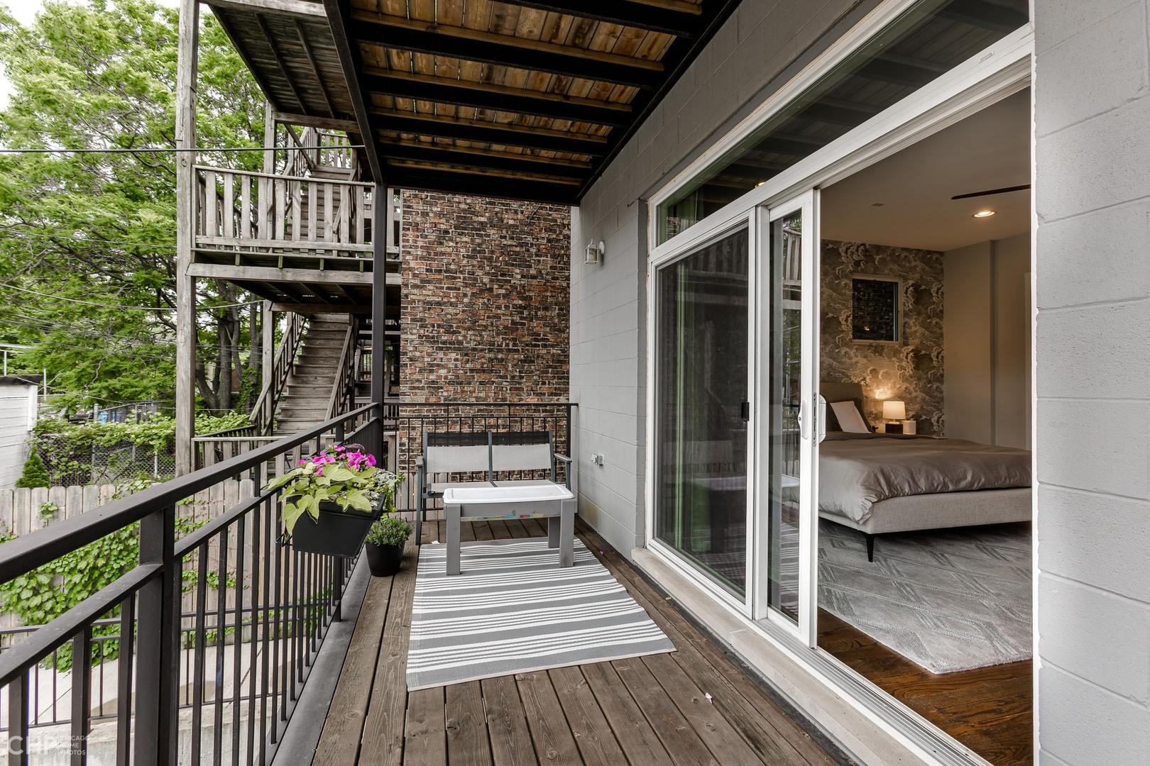 1033 South Racine Avenue, Unit 1S Chicago, IL 60607 - Photo 29 of 32 a sitting area with furniture and wooden deck