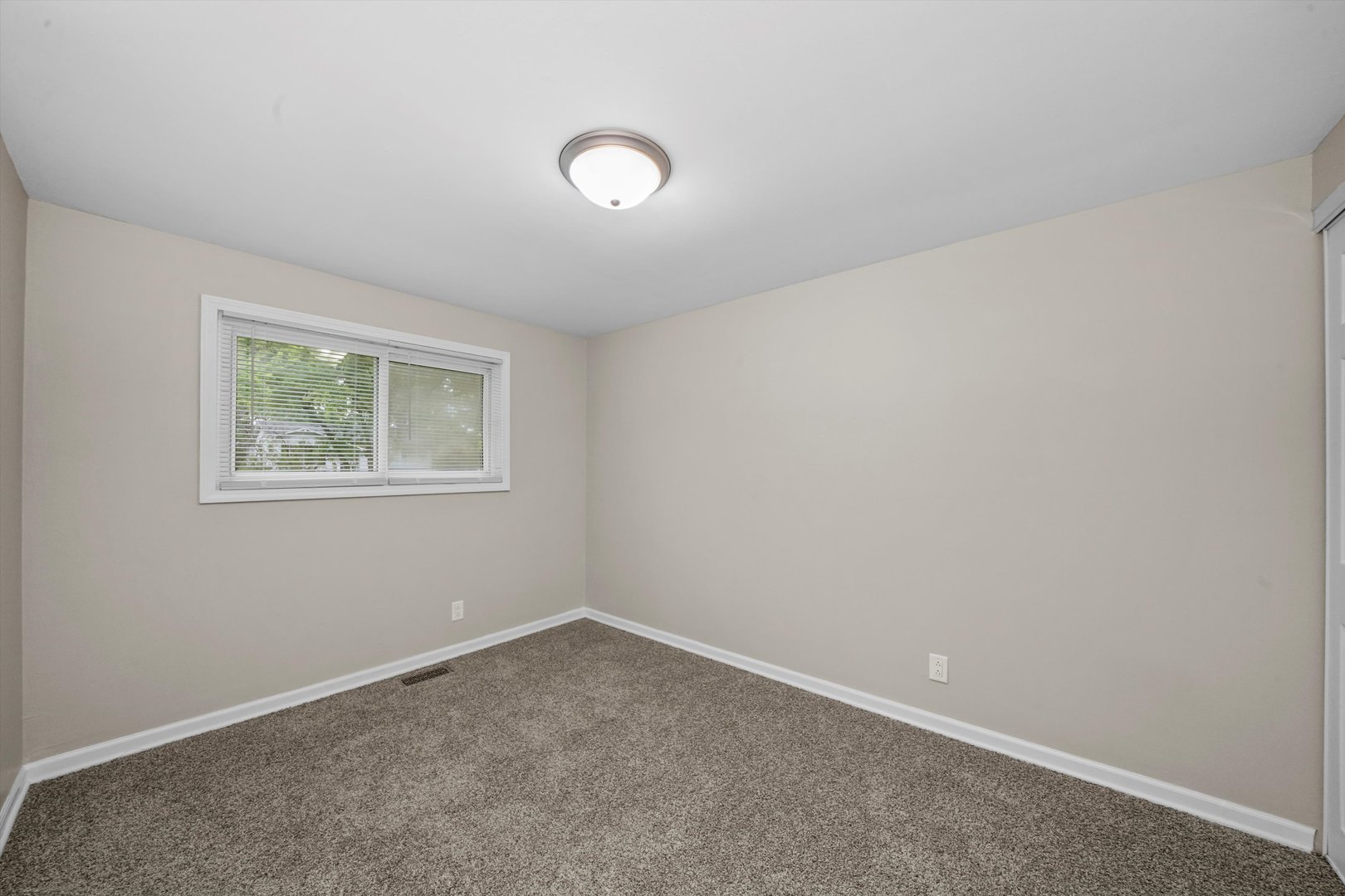 300 Hadleigh Road Bolingbrook, IL 60440 - Photo 19 of 45 an empty room with a window