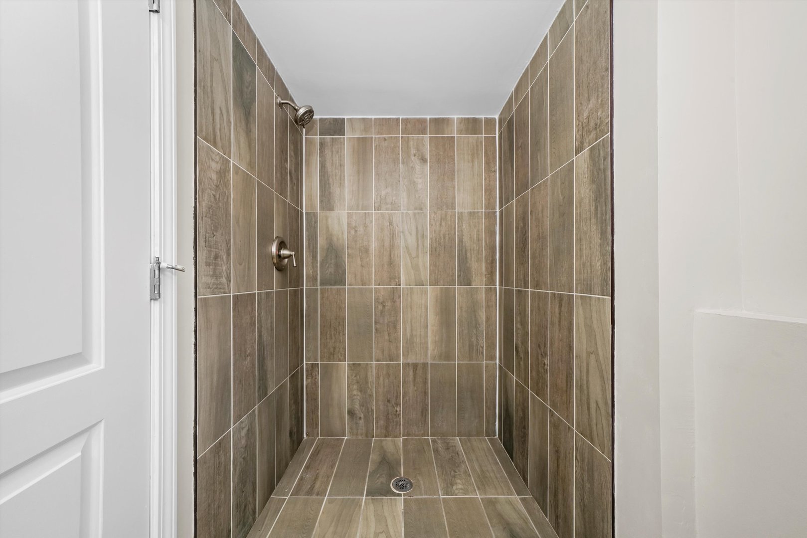 300 Hadleigh Road Bolingbrook, IL 60440 - Photo 29 of 45 a bathroom with a shower