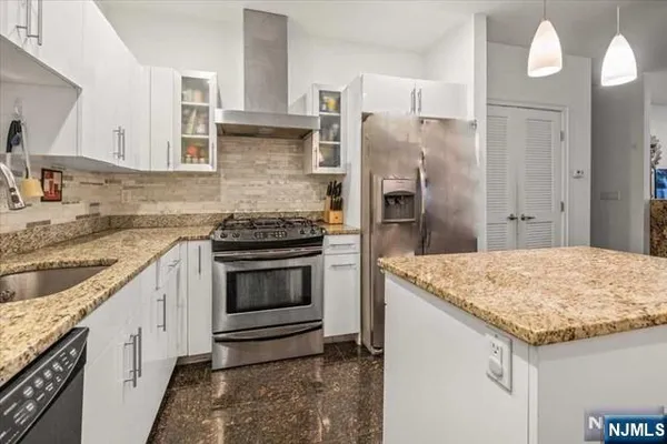$2,900 | 310 Cliff Lane, Unit 1H, Cliffside Park, NJ 07010