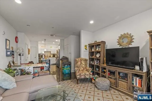 $2,900 | 310 Cliff Lane, Unit 1H, Cliffside Park, NJ 07010