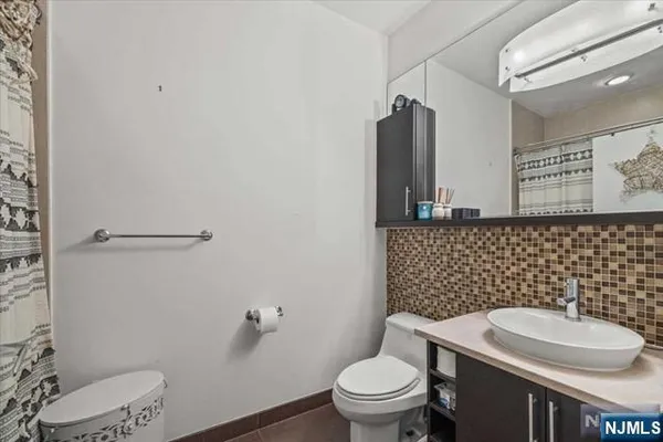 $2,900 | 310 Cliff Lane, Unit 1H, Cliffside Park, NJ 07010