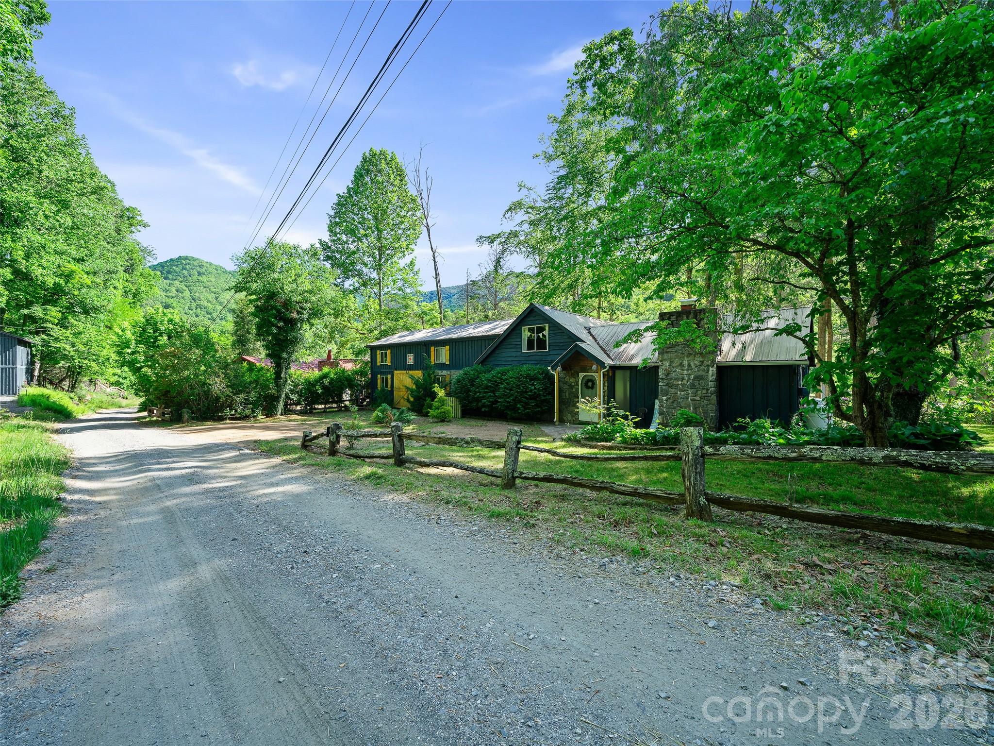 137 Mountain Farm Road Burnsville, NC 28714 - Photo 1 of 30