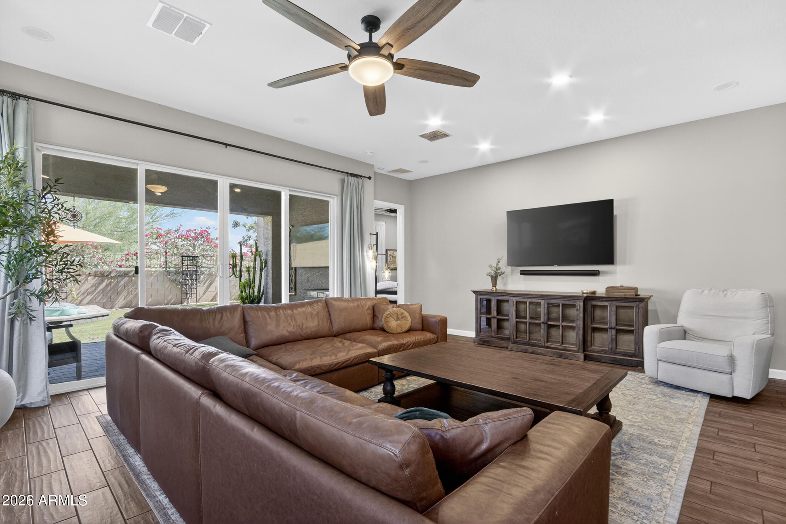 2021 West Plum Road Phoenix, AZ 85085 - Photo 4 of 60 4_img_8658
