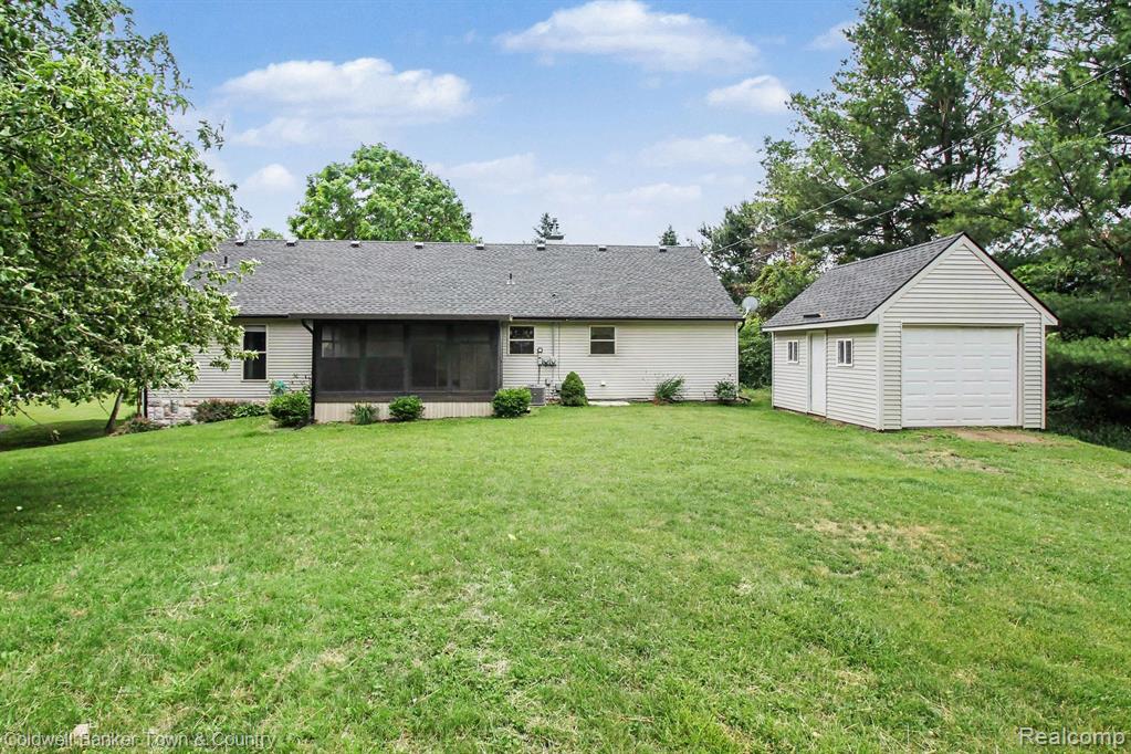 332 Triangle Lake Road Howell, MI 48843 - Photo 24 of 27