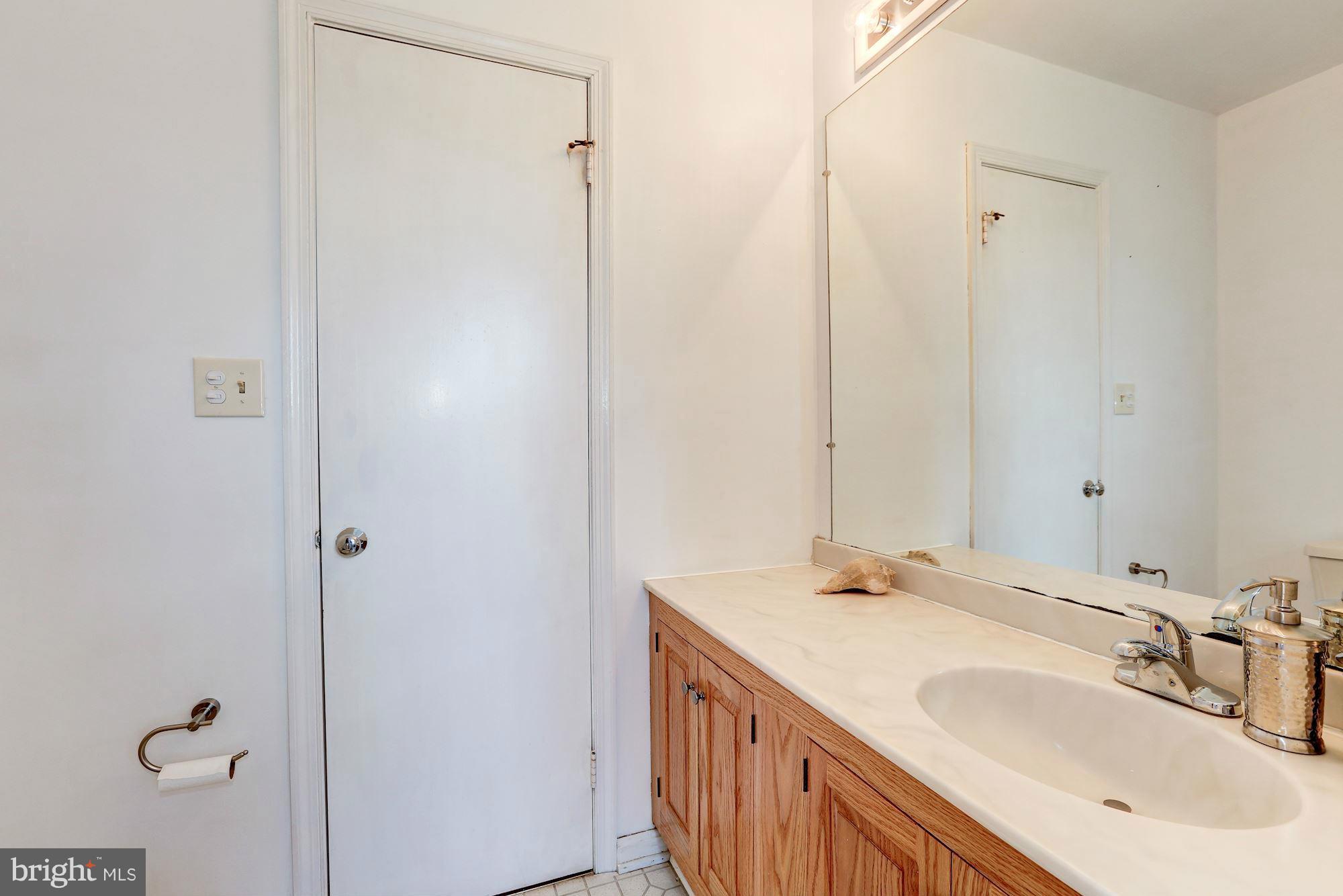 23 Redding Ridge Drive Gaithersburg, MD 20878 - Photo 19 of 29 Bath (Master)
