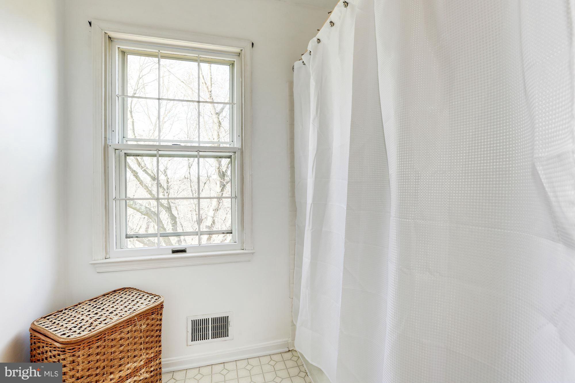 23 Redding Ridge Drive Gaithersburg, MD 20878 - Photo 20 of 29 Bath (Master)