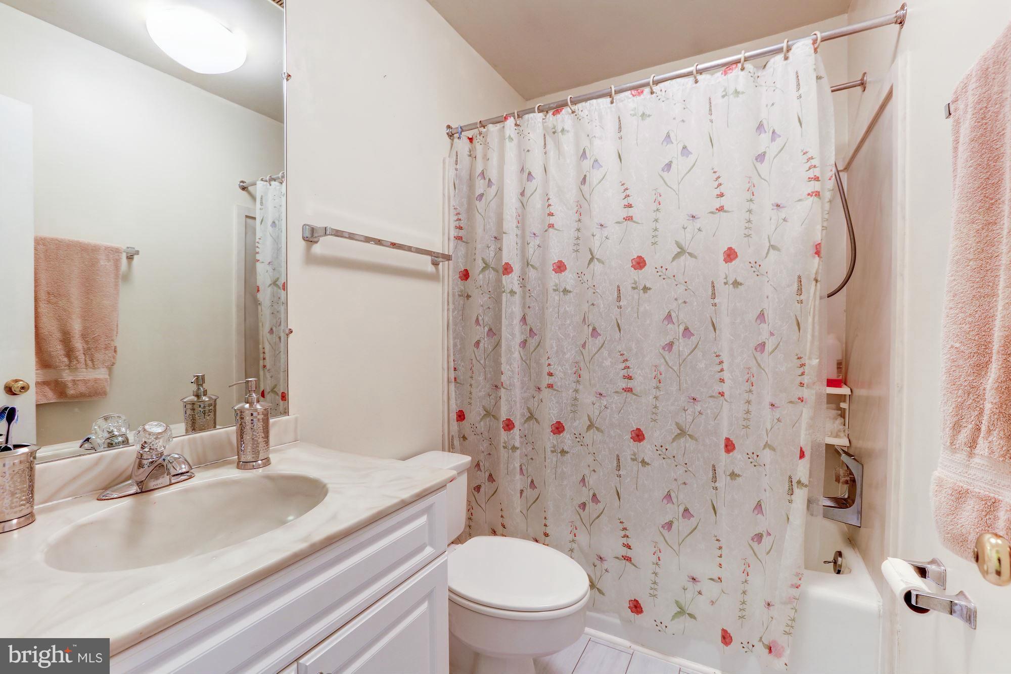23 Redding Ridge Drive Gaithersburg, MD 20878 - Photo 24 of 29 Bath