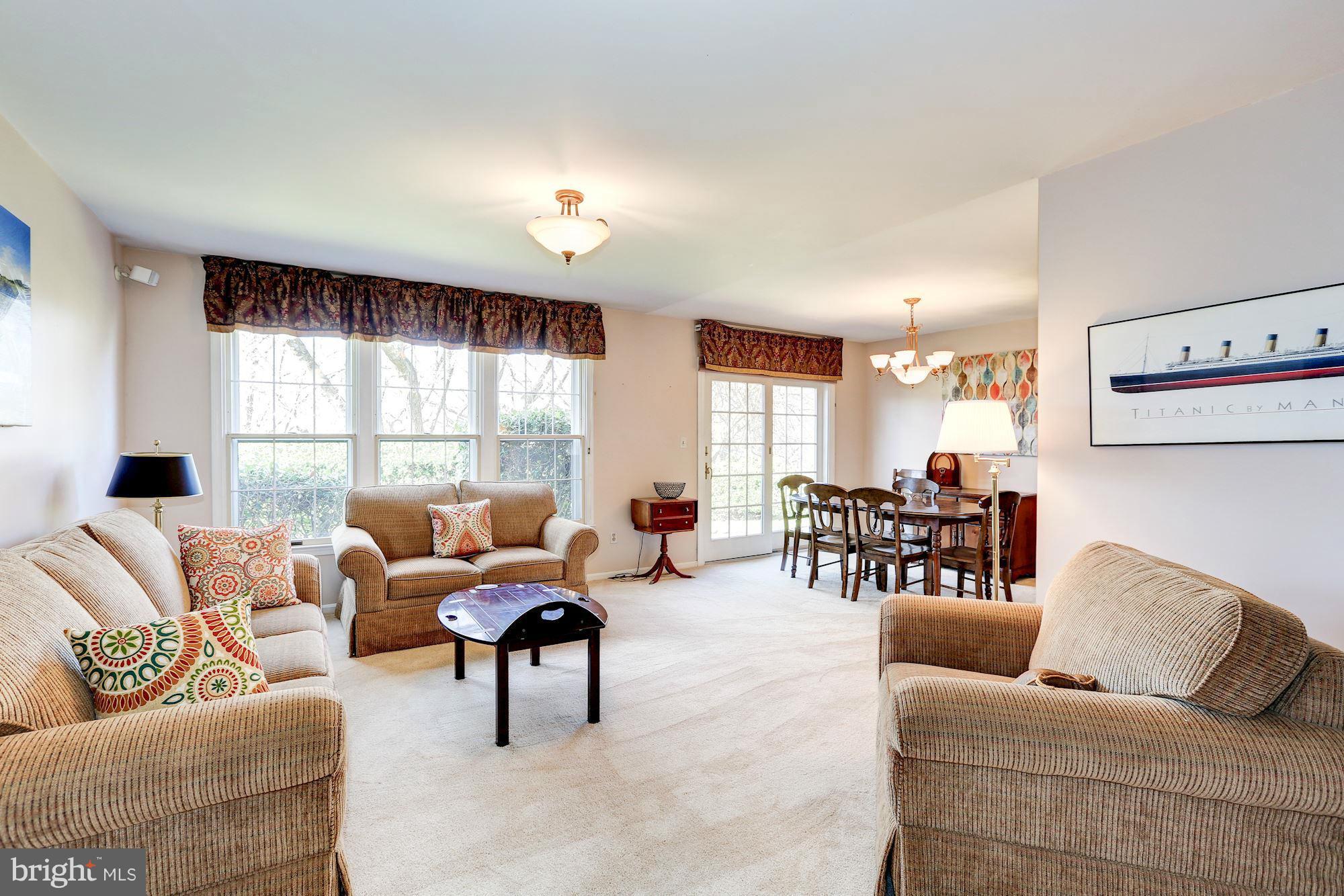 23 Redding Ridge Drive Gaithersburg, MD 20878 - Photo 9 of 29 Living Room
