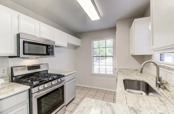 $1,900 | 12922 Meehan Drive, Austin, TX 78727