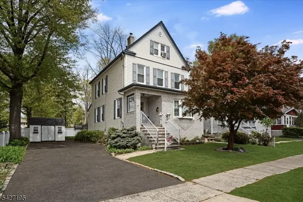 $575,000 | 21 West Grant Avenue, Roselle Park, NJ 07204