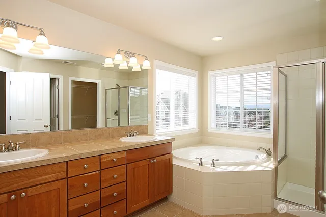 $4,000 | 1799 11th Avenue Northeast, Issaquah, WA 98029